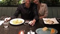 Sering memilih konsep restoran yang kekinian dan mewah. Al dan Alyssa tampak serasi, saat makan malam bersama untuk merayakan hari jadi mereka. Foto: Instagram @alyssadaguise dan @alghazali7