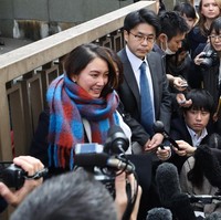 Apa yang aku minta dari kalian adalah aku butuh bantuan untuk mencari tahu hal-hal ini. Aku tidak bisa melakukan ini sendirian dan aku sudah berpikir bahwa ini waktu yang tepat untuk melakukan lebih banyak investigasi mengenai ini karena aku tidak bisa sendiri. Aku butuh bantuan kalian, katanya dalam konferensi pers dengan suara hampir menangis. Foto: Getty Images