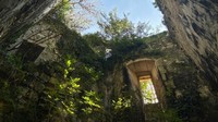 Setiap kontributor mendapat akses seumur hidup ke Chateau. Ada sebidang kebun yang bertuliskan nama mereka. Sebagai pemilik kastil, para kontrubutor berkesempatan untuk menentukan pengembangan kastil (Dartagnans/CNN)