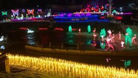 Milenial Glow Garden dibuka pada pukul 15.00-22.00 WIB dengan harga tiket sebesar Rp 75.000 untuk hari aktif dan Rp 100.000 untuk hari libur. (Muhammad Aminudin/detikcom)