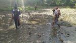 Semangat Pelajar Cianjur Nekat Terobos Sungai Demi Sekolah