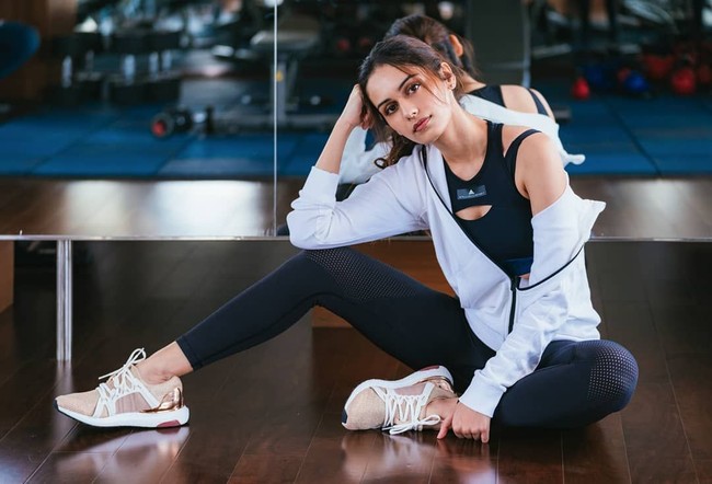 Wanita berusia 22 tahun ini memulai kariernya sejak mengikuti kompetisi Femina Miss India 2017, mewakili negara bagian Haryana. Foto: Instagram