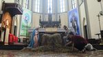 Persiapan Gereja Katedral Sambut Misa dan Natal