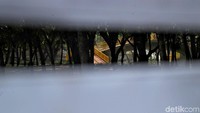Pihak Pusat Pengelolaan Komplek Kemayoran (PPK Kemayoran) saat ini masih mendalami penyebab jembatan di Utan Kemayoran ambruk. Direktur Utama PPK Kemayora, Medi Kristianto mengatakan, jembatan ambruk itu masih dalam proses pengerjaan.