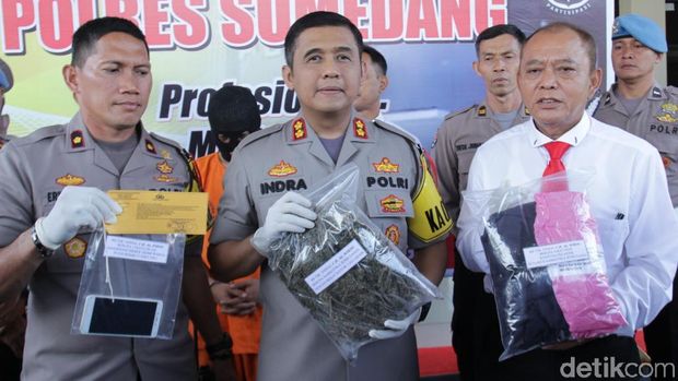 Polisi Tangkap Tukang Tato Penerima Ganja 1,4 Kg Via PT Pos Sumedang