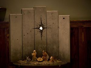 Jelang Natal 2019, Banksy Buat Karya Kelahiran Yesus di Bethlehem