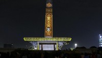 Warna didominasi dengan ungu, merah dan oranye. Tepat pukul 19.00 WIB malam, atraksi video mapping itu dimulai setiap harinya mulai 22 Desember hingga 31 Desember 2019. Foto: Zakir Palkon