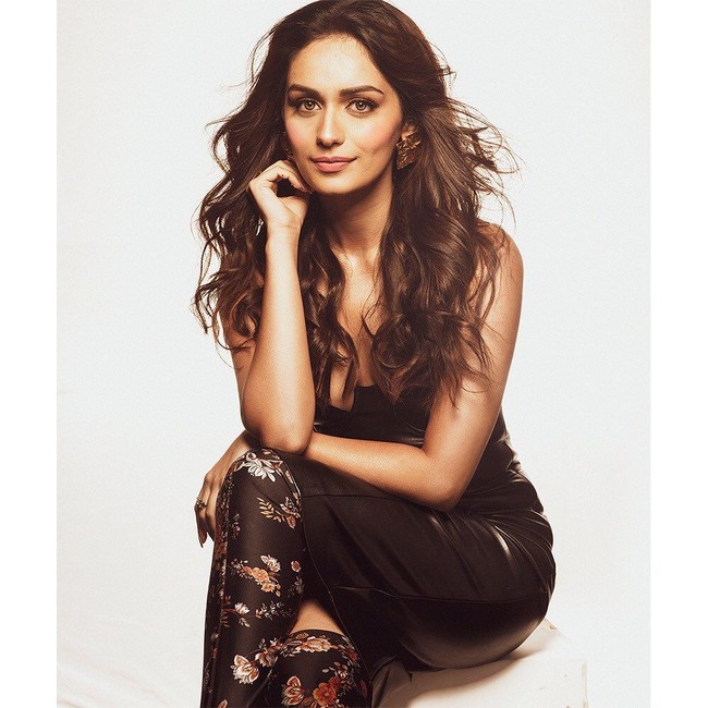 Saat kompetisi Femina Miss India 2017, Manushi mendapat penghargaan Miss Photogenic, dan memenangi kontes kecantikan tersebut, membuatnya berhak untuk mewakili India di kompetisi Miss World 2017. Foto: Instagram