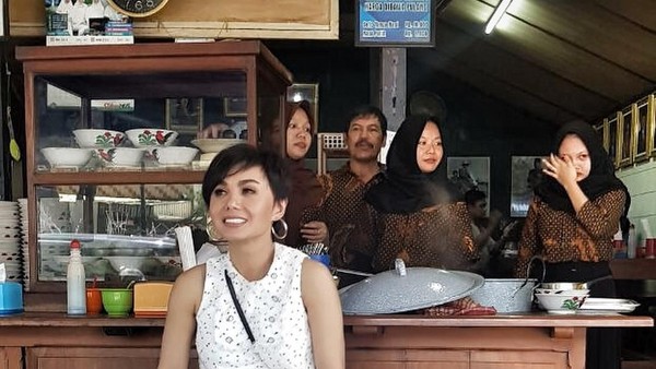 Yuni Shara Doyan Makanan Tradisional, Pecel Pincuk sampai Soto Gading