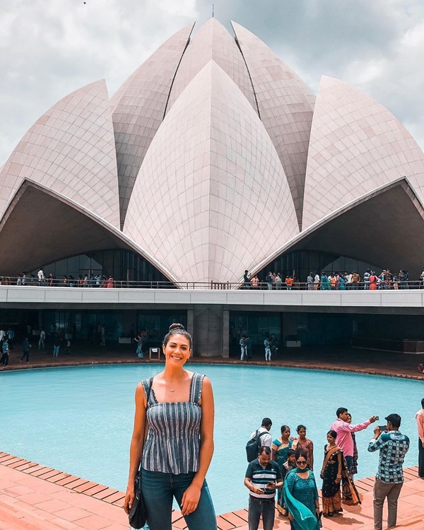 Dirinya juga suka traveling ke India, ini gayanya di Lotus Temple, Delhi (Instagram/itsstephrice) (Instagram/itsstephrice) Dirinya juga suka traveling ke India, ini gayanya di Lotus Temple, Delhi (Instagram/itsstephrice) (Instagram/itsstephrice)