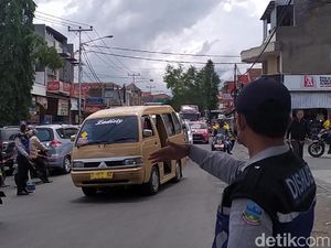 Begini Jurus Polisi Urai Macet di Jalur Garut Selama Libur Nataru