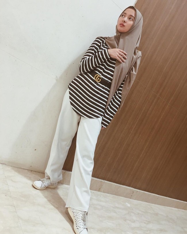 Cerelia menceritakan alasan dirinya berhijab ketika muncul di akun Youtube milik sahabatnya, Gritte Agatha. Cerelia mengaku jika dulunya sangat bandel, bahkan tidak percaya pada agama. Konten Youtube Gritte Agatha yang berjudul “Cerita Hijrah Mantan Cewek Gak bener” sontak mendapatkan 1,7 juta views dan lebih dari 2 ribu komentar. Foto: instagram @cereliaraissa.