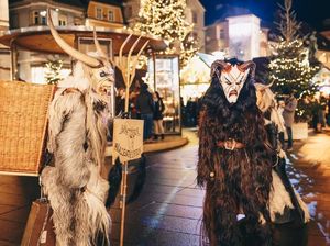 Makan Ulat hingga Krampus, Tradisi Natal yang Aneh di Berbagai Dunia