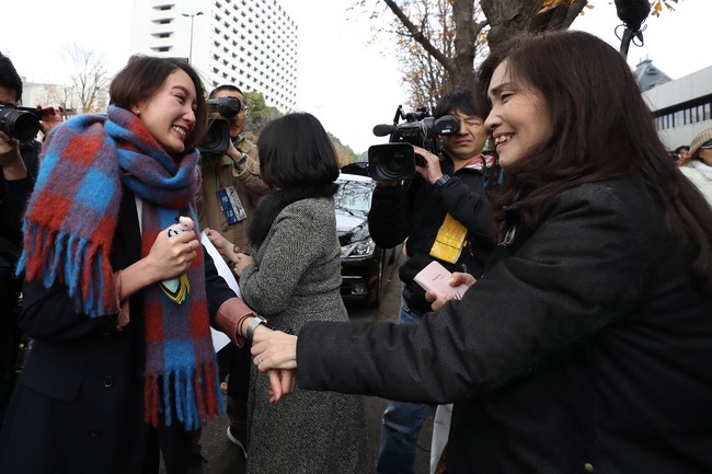 Perlu waktu yang tidak sebentar untuk akhirnya Yamaguchi akhirnya terbukti bersalah. Ito pun memenangkan kasus dan dianggap berjasa karena menjadi pelopor bagi para wanita untuk melaporkan tindakan pelecehan seksual. Setelah itu, dikatakan jika semakin banyak kasus pemerkosaan yang diusut ke polisi. Foto: Getty Images