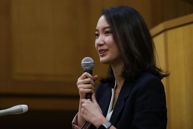 Jurnalis Shiori Ito memenangkan tuntutan pemerkosaan yang dilakukan oleh Nariyuki Yamaguchi, seorang teman baik dan biographer Perdana Menteri Shinzo Abe. Ia baru saja memenangkan kasus itu dan mendapat kompensasi senilai ratusan $30 ribu atau sekitar Rp 491 jutaan. Ito pun dianggap sebagai salah satu pahlawan yang mempelopori gerakan MeToo di Jepang. Foto: Getty Images