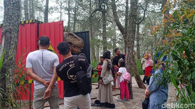 Jurassic Park ala Magetan, Awas Dibikin Kaget Dinosaurus!
