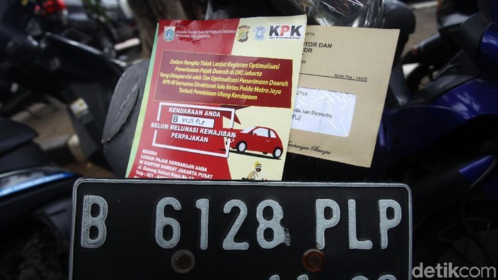 Razia pajak kendaraan bermotor terus digalakkan di DKI Jakarta. Kali ini belasan sepeda yang terparkir IRTI Monas diketahui menunggak pajak.