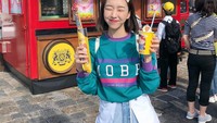 Kali ini Sunny sedang ada di Universal Studio Jepang. Sambil main, ia menikmati ragam jajanan cute dan Instagramable di sana. Foto: Instagram sunnydahye