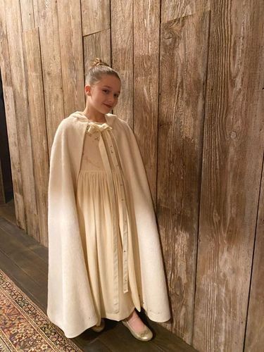 Baru Umur 8 Tahun, Harper Beckham Bisa Rancang Gaun Baptis Sendiri