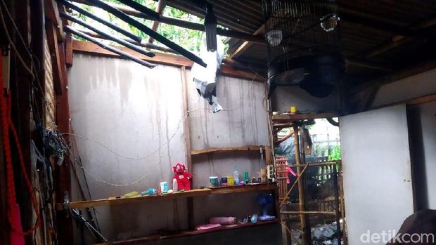 Kondisi Rumah-rumah Warga di Brebes Akibat Terjangan Angin Kencang