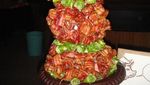 Nyam! Pohon Natal Ini Terbuat dari Makanan, Ada Petai hingga Donat