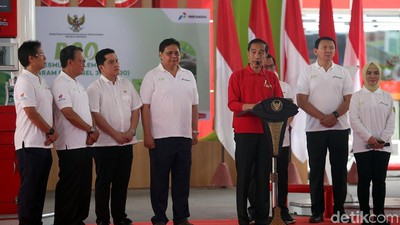 Pakai Merah-Putih, Jokowi-Ahok Resmikan Peluncuran B30