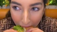 Tasya Farasya tengah ramai diperbincangkan setelah mengeluarkan pendapatnya tentang kosmetik KW. Tak disangka pendapatnya itu menjadi pro dan kontra di antara netizen dan selebgram. Foto: Instagram @TasyaFarasya