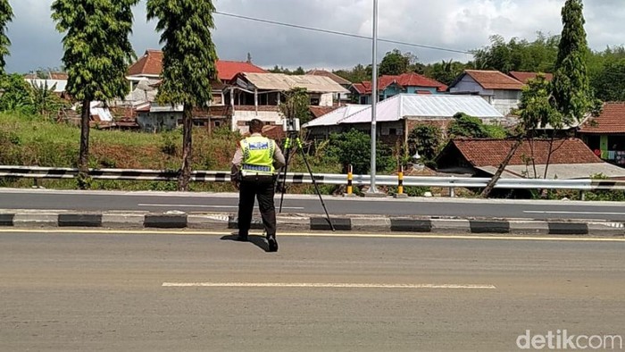 Olah TKP kecelakaan yang menewaskan 7 orang di Pasuruan/Foto file: Muhajir Arifin