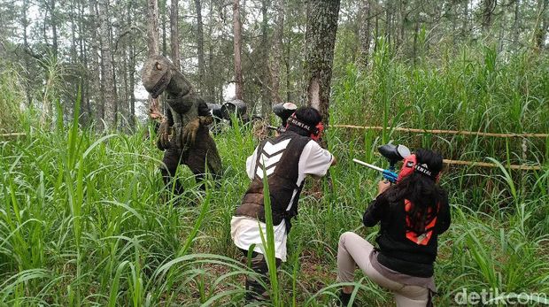 Jurassic Park ala Magetan, Awas Dibikin Kaget Dinosaurus!