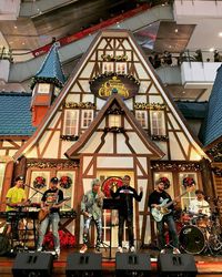 8 Pohon Natal di Mal Jakarta, Bertema Harry Potter Hingga Flamingo