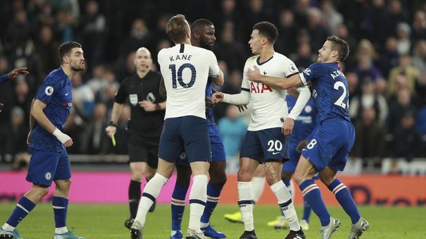 Sempat terjadi keributan antara pemain Tottenham Dele Alli dengan Mateo Kovacic. (