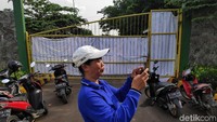 Kawasan Hutan Kota Kemayoran itu pun kini nampak ditutup untuk sementara waktu, Senin (23/12/2019).