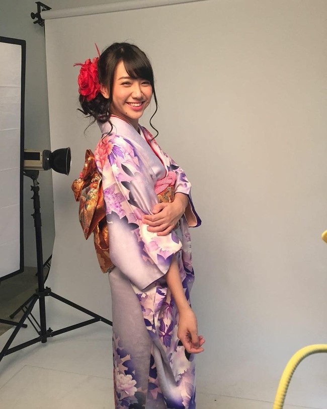 Shania bersolek dengan kimono untuk sebuah pemotretan. (Foto: Instagram/@shanju)