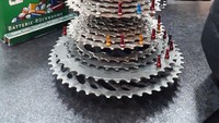 Gear sepeda hingga sepeda motor dibikin pohon natal? Kenapa nggak? / Foto: Dok. Boredpanda