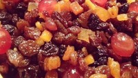 Buah kering seperti sultana, kismis, currant, cherry, aprikot merupakan paduan buah kering untuk campuran fruitcake. Foto : Instagram @cakenationyorkshire