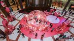 Flamingo Raksasa Sambut Nataru di Pusat Perbelanjaan