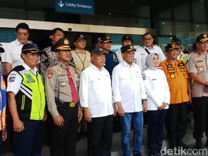 Tinjau Mudik Natal di Pelabuhan Merak, Menhub Minta Pelayanan Ditingkatkan