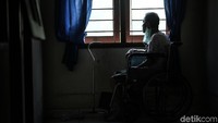 Biasanya pada hari raya akan ada keluarga maupun pengunjung yang akan datang menghibur.