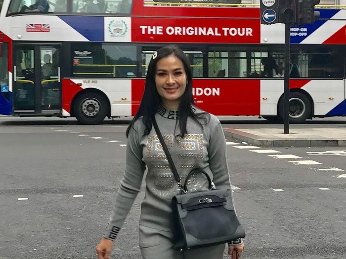 Iis Dahlia dan koleksi tas mewah