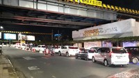 Bahkan, arus lalu lintas dari simpang 3 Kleringan yang biasanya dapat langsung menuju Malioboro dialihkan menuju Jalan Abu Bakar Ali dan memutari Stadion Kridosono, lalu kembali lagi ke Jalan tersebut.