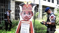 Sterilisasi gereja ini dilakukan menjelang misa Natal yang akan digelar malam nanti.
