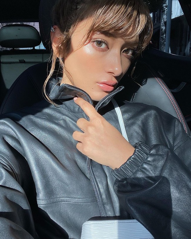 Saat memuat wawancara dengan Rola, AFP menyebut wajah model 29 tahun itu bisa ditemukan di mana-mana di Jepang. Dia menghiasi iklan televisi, majalah hingga ada di vanding machine yang banyak ditemukan di Jepang. Foto: Dok. Instagram @rolaofficial