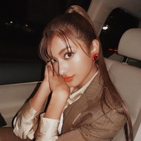 Rola yang lahir di Jepang, baru tinggal di negara kelahirannya itu saat usianya sembilan tahun. Sebelumnya dia menetap di negara asal ayahnya, Bangladesh. Begitu tinggal di Jepang, wajahnya yang unik membuatnya dilirik agensi model sejak dia usia sekolah. Rola kemudian konsisten tampil di majalah saat usianya 18 tahun. Foto: Dok. Instagram @rolaofficial