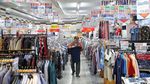 Asyiknya Berburu Diskon Akhir Tahun di Pasar Baru