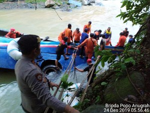 Polisi Selidiki Penyebab Bus Sriwijaya Terjun ke Jurang di Pagar Alam Sumsel