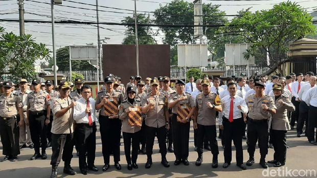 Polisi penerima penghargaan di Polres Jaktim