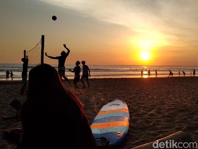 Menikmati Sunset Jelang Natal dari Pantai Pangandaran