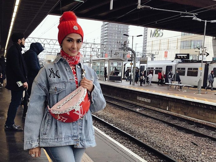 Iis Dahlia dan koleksi tas mewah