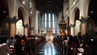 Pantauan detikcom di Gereja Katedral, Gambir, Jakarta Pusat, Selasa (24/12/2019), misa dimulai sejak sore hari.