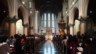 Suasana Khidmat Misa Natal di Gereja Katedral